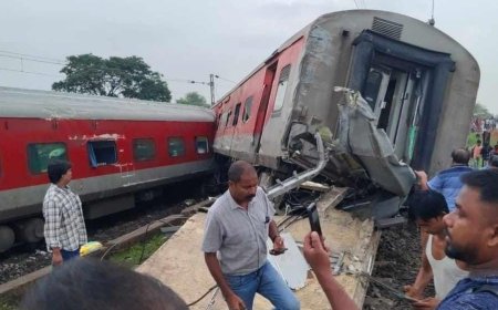 ஜார்கண்டில் சரக்கு ரயில் மீது பயணிகள் ரயில் மோதி விபத்து! Train Accident | Jharkhand Train Accident