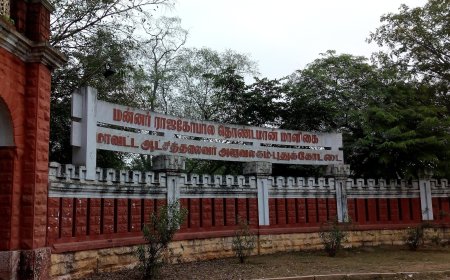 ஒரு நாள் தலைமையாசிரியராக பொறுப்பேற்ற மாணவி!