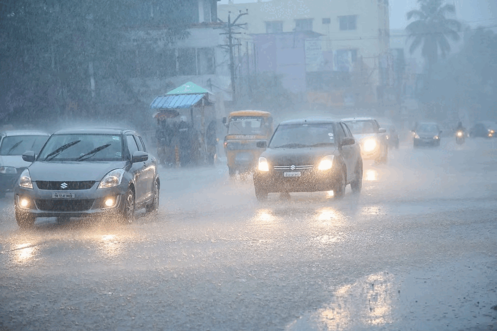 கனமழையுடன் சூராவளி காற்று வீசக்கூடும் – இந்திய வானிலை ஆய்வு மையம்