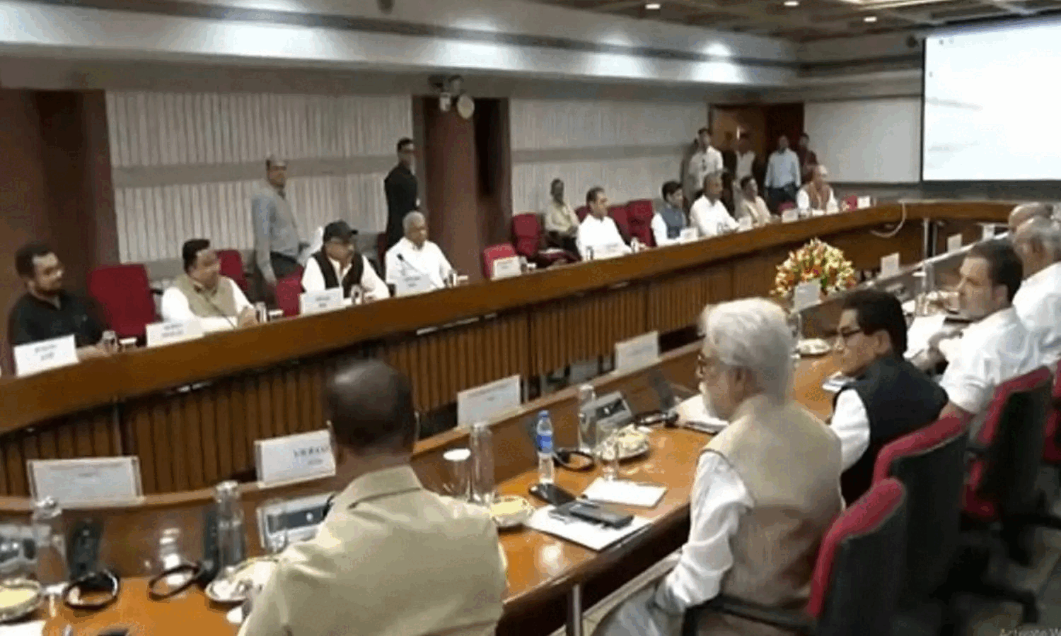 சற்றுமுன்….. தொடங்கியது அனைத்துக் கட்சி கூட்டம்!