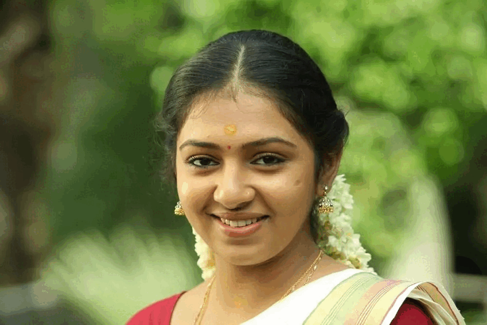 நடிகை லட்சுமி மேனன் தலைமறைவு – போலீசார் தேடுதல் வேட்டை