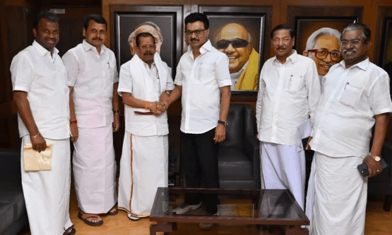 அதிமுக முன்னாள் எம்.எல்.ஏ திமுகவில் இணைந்தார்!